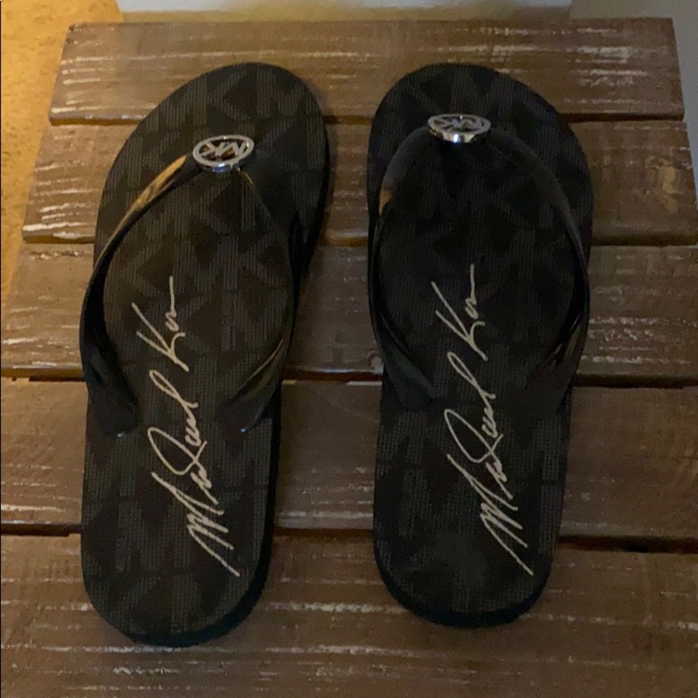 Michael kors flip flops